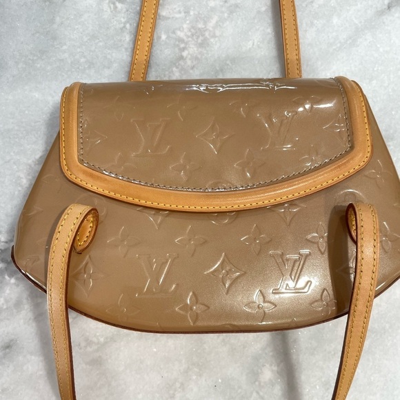 LOUIS VUITTON NOISETTE MONOGRAM VERNIS BISCAYNE BAY Shoulder Bag France 2005 - Picture 15 of 17